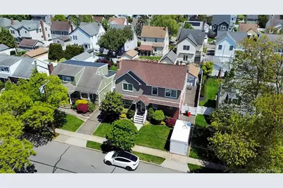 233 Collins Avenue, Williston Park, NY 11596 - Photo 45