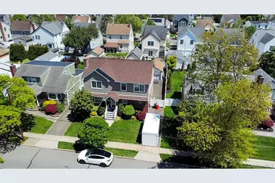 233 Collins Avenue, Williston Park, NY 11596 - Photo 49