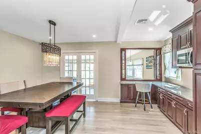 233 Collins Avenue, Williston Park, NY 11596 - Photo 15