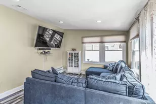 233 Collins Ave, Williston Park, NY 11596 - Photo 19