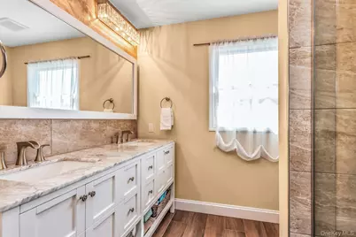 233 Collins Avenue, Williston Park, NY 11596 - Photo 27