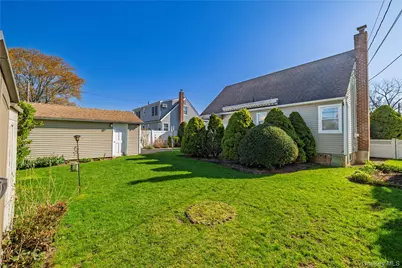 22 Hitchcock Lane, Farmingdale, NY 11735 - Photo 23