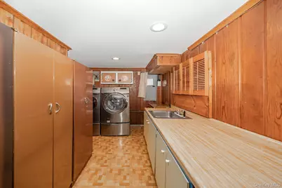 33 Parkdale Drive, Farmingdale, NY 11735 - Photo 23