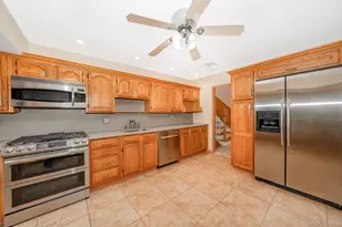 33 Parkdale Dr, Farmingdale, NY 11735 - Photo 15