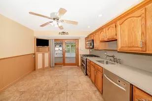 33 Parkdale Dr, Farmingdale, NY 11735 - Photo 13
