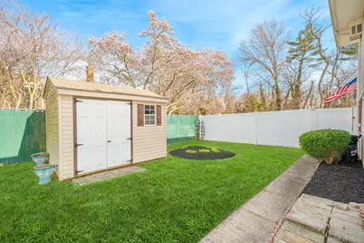 33 Parkdale Drive, Farmingdale, NY 11735 - Photo 7
