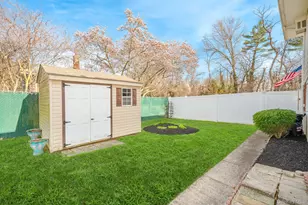 33 Parkdale Dr, Farmingdale, NY 11735 - Photo 7