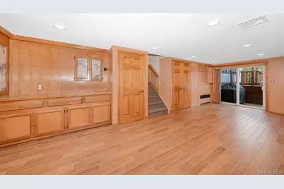 33 Parkdale Drive, Farmingdale, NY 11735 - Photo 17
