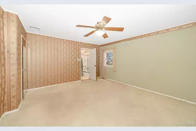 33 Parkdale Drive, Farmingdale, NY 11735 - Photo 27