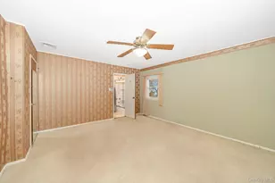 33 Parkdale Dr, Farmingdale, NY 11735 - Photo 27