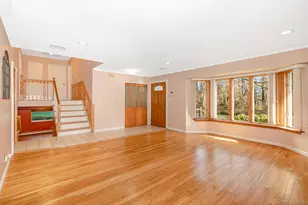 33 Parkdale Dr, Farmingdale, NY 11735 - Photo 11