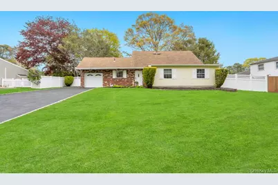 61 Pitchpine Place, Medford, NY 11763 - Photo 1