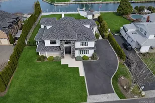 31 Shoal Dr, West Islip, NY 11795 - Photo 5