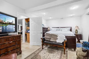 26 Picture Ln, Hicksville, NY 11801 - Photo 13