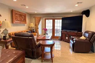 26 Picture Ln, Hicksville, NY 11801 - Photo 7
