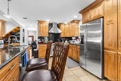 26 Picture Lane, Hicksville, NY 11801 - Photo 5