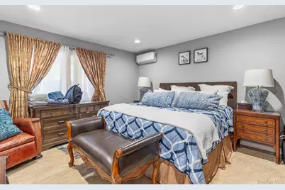 26 Picture Lane, Hicksville, NY 11801 - Photo 11