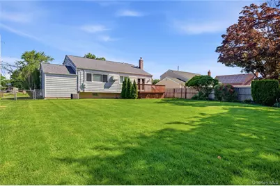 802 Nebraska Avenue, Bay Shore, NY 11706 - Photo 27