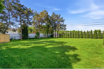 802 Nebraska Avenue, Bay Shore, NY 11706 - Photo 25