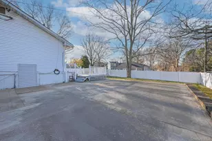 172 Horseblock Rd, Centereach, NY 11720 - Photo 15