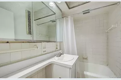 142-05 Roosevelt Avenue #521, Flushing, NY 11354 - Photo 7