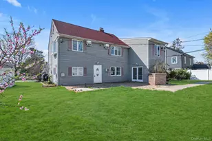 21 Bird Ln, Hicksville, NY 11801 - Photo 19