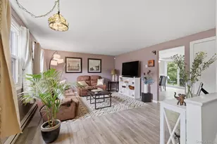 303 Parr Meadow Dr, Newburgh, NY 12550 - Photo 3