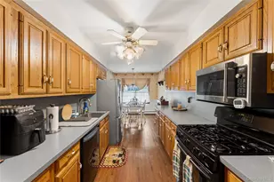 157 Garden Pl, West Hempstead, NY 11552 - Photo 7