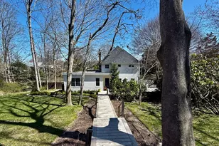 323 Division St, Sag Harbor, NY 11963 - Photo 3