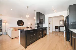 25 Canterbury Rd, Great Neck, NY 11021 - Photo 5
