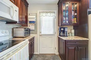 12 Crescent Ln, Levittown, NY 11756 - Photo 15
