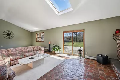 225 Bayview Avenue, East Islip, NY 11730 - Photo 9