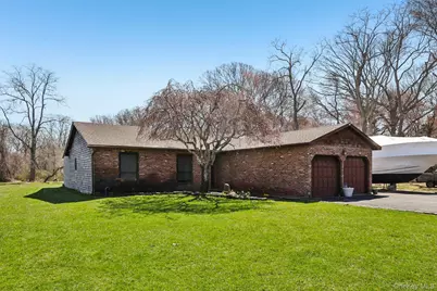 225 Bayview Avenue, East Islip, NY 11730 - Photo 3