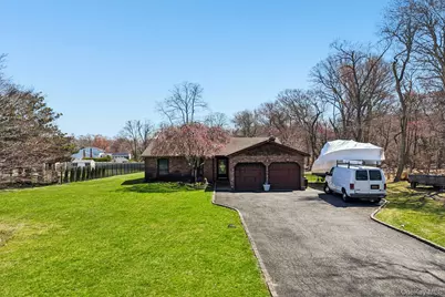225 Bayview Avenue, East Islip, NY 11730 - Photo 33