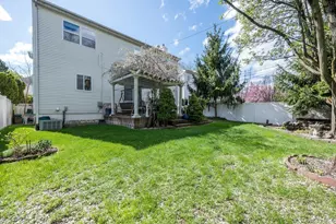 21 Central Ct, Carle Place, NY 11514 - Photo 27