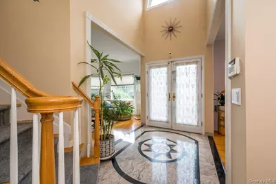 21 Central Court, Carle Place, NY 11514 - Photo 3