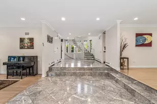 6 Coachman's Ct, Old Westbury, NY 11568 - Photo 3