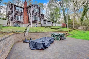 34 Hemingway Dr, Dix Hills, NY 11746 - Photo 3