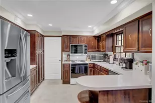34 Hemingway Dr, Dix Hills, NY 11746 - Photo 5