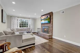 34 Hemingway Dr, Dix Hills, NY 11746 - Photo 11