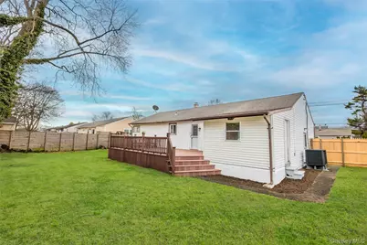 1091 Gardiner Drive, Bay Shore, NY 11706 - Photo 25