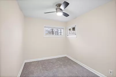 1091 Gardiner Drive, Bay Shore, NY 11706 - Photo 19