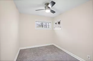 1091 Gardiner Dr, Bay Shore, NY 11706 - Photo 19