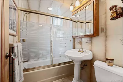 65-41 77th Place, Middle Village, NY 11379 - Photo 15