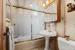65-41 77th Pl, Middle Village, NY 11379 - Photo 15