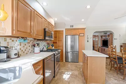 65-41 77th Place, Middle Village, NY 11379 - Photo 5