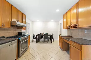 3-35 Cresthaven Ln, Whitestone, NY 11357 - Photo 5