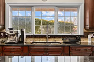 98 Swan Ct, East Hills, NY 11576 - Photo 9