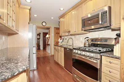 126 E Lewis Avenue, Pearl River, NY 10965 - Photo 15