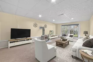 300 Chestnut Ct, Yorktown Heights, NY 10598 - Photo 23